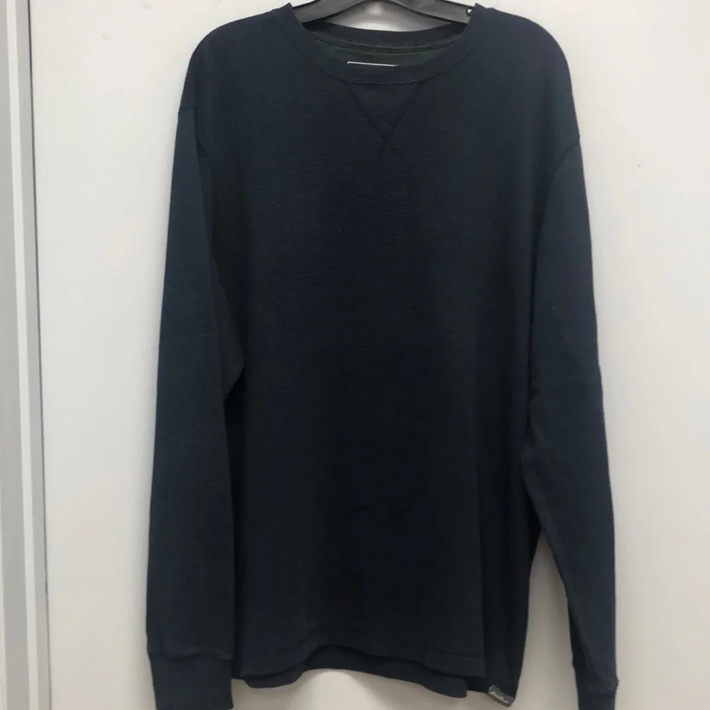 Eddie Bauer navy thermal crew neck shirt